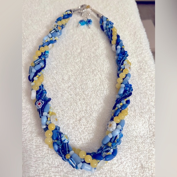 🌸🌸Handcrafted 18” stranded necklace with matching earrings 🌸🌸 - Picture 1 of 4